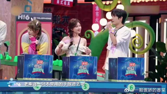 老秦摸恐怖箱，手抖到停不下来，笑死个人