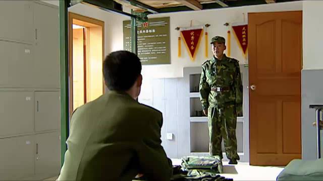 士兵突击：成才被调走，许三多舍不得他，班长一个故事解开心结！