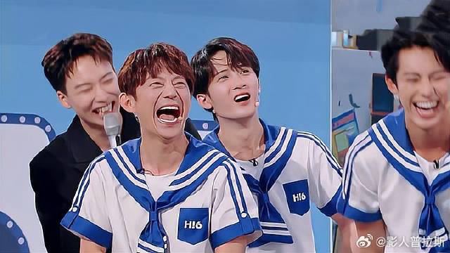 谢娜唱错词还伪装，不料看完回放后，何炅差点笑岔气！