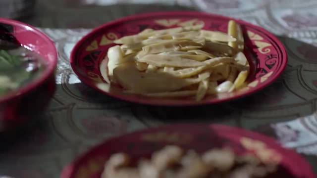 庆余年：范闲看出竹笋有毒，故意抢来吃光一盘，生怕奶奶中毒