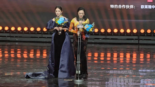 微博之夜大幂幂和姚晨上台领奖 杨幂 姚晨