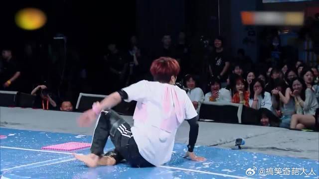 陆虎用最优雅的姿势，换来却是摔了个底朝天，笑坏秦霄贤