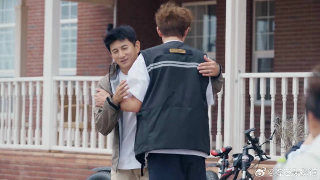 难怪刘诗诗扛不住！吴奇隆七点有氧单车，状态真好！