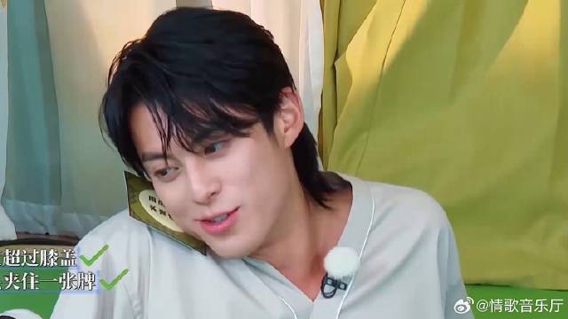 真是俩显眼包，当范丞丞遇上王鹤棣，没有话痨只有碎嘴！