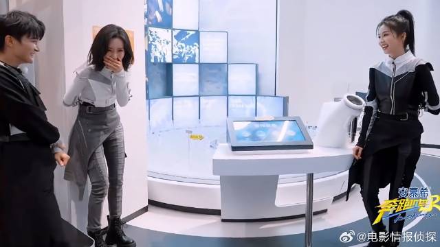 周深白鹿邪恶的小眼神，盯着孟子义不放，挂相了都！