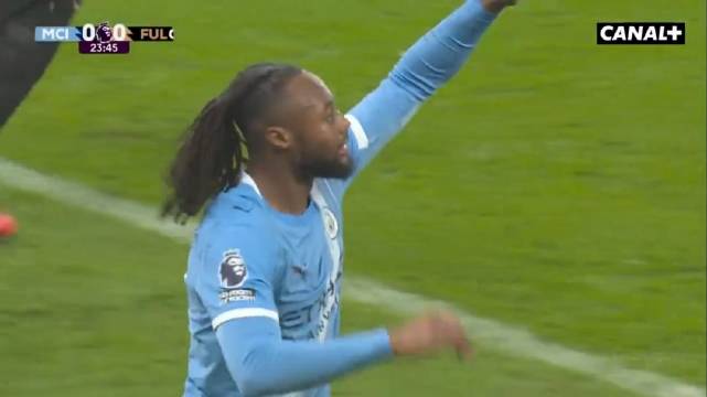 罗德里40分钟9次精准长传助攻努内斯，史密斯罗防守不力