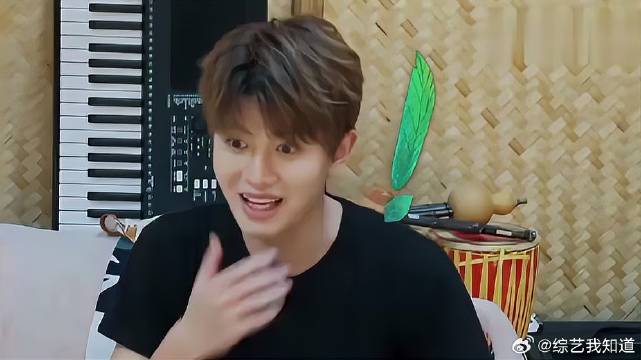 彭昱畅被当众表白？紧张的手发抖，黄磊何炅已经在期待了