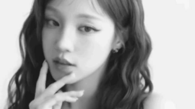 宋雨琦时装周亮相颜值唱功双惊艳