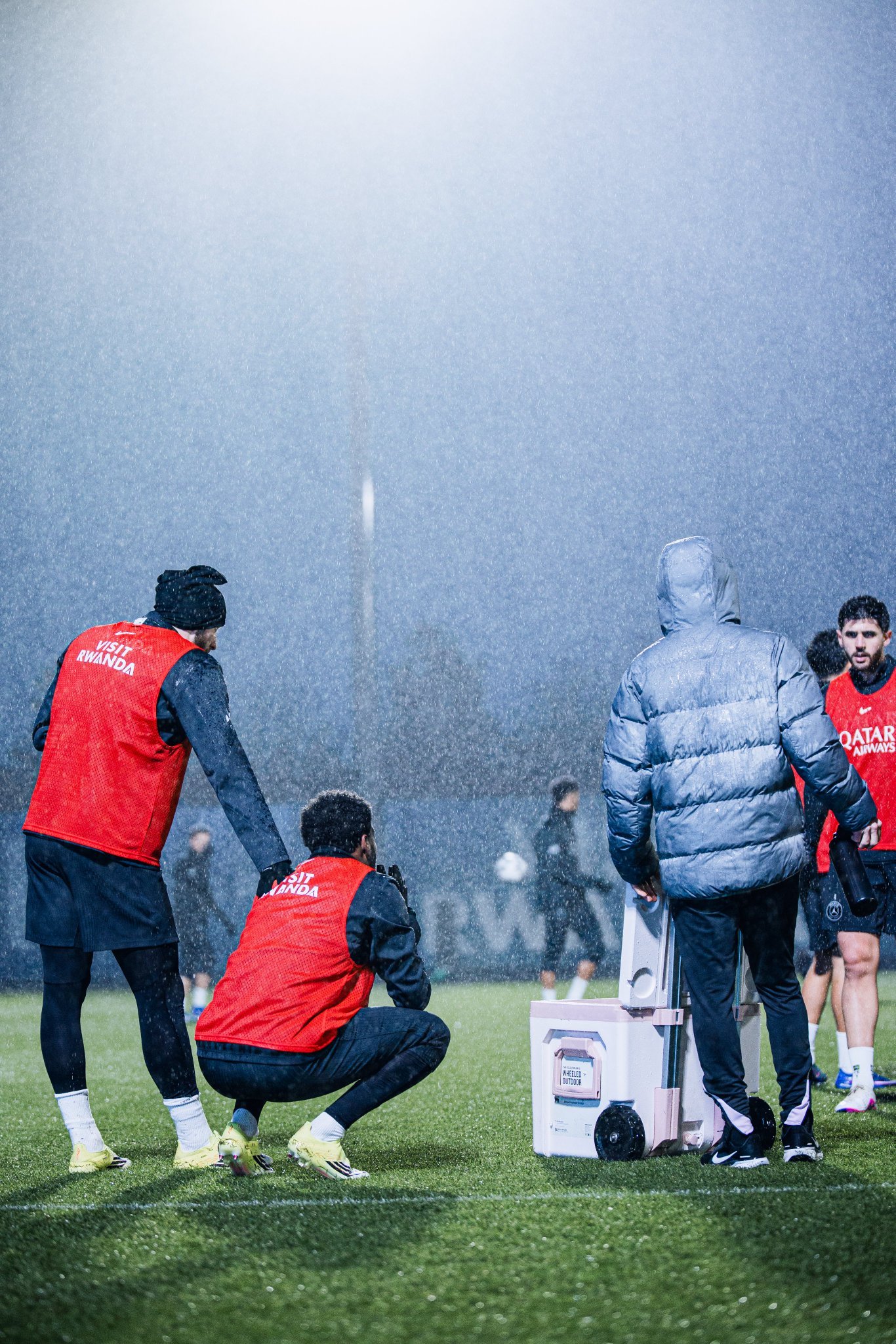 ️雨一直下，训练气氛还很融洽
