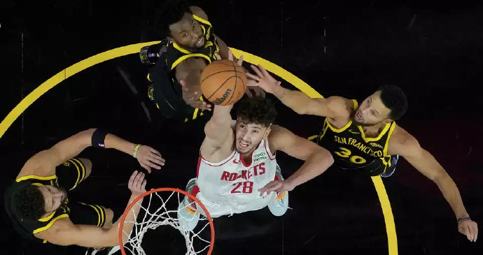 火箭队球员阿尔佩伦·申京这场比赛的5次犯规具体是什么原因造成的？