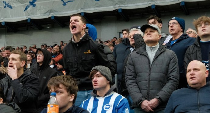 布莱顿主教练许尔策勒当前面临的压力有多大，帅位是否稳固？