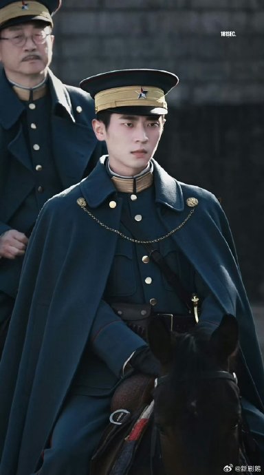 窦骁和丞磊在《玉簟秋》片场有哪些有趣的互动被捕捉到了？