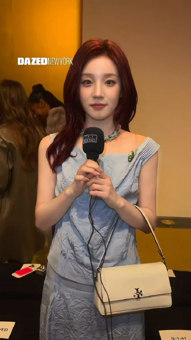 宋雨琦程潇纽约时装周生图对决，甜美VS清冷谁赢了？