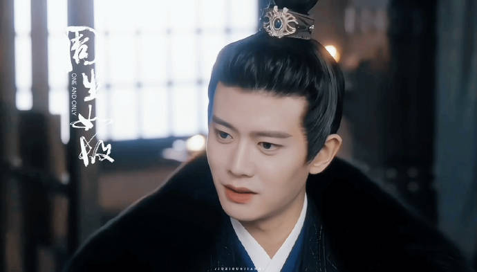 任嘉伦在拍戏期间具体的健身计划是怎样的？每周练多久？