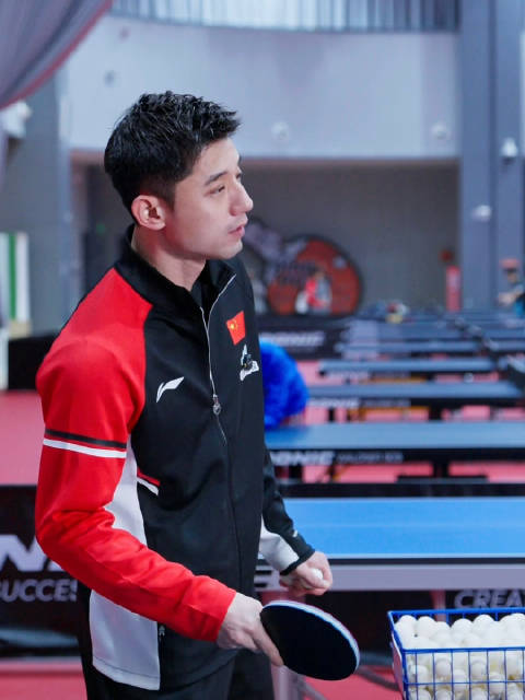 小蝶呼唤哥哥中—— 老哥无奈：换鞋呢换鞋呢