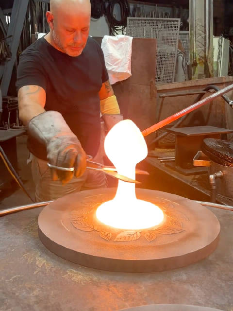 陈守拙四十载匠心烧制古法琉璃《松间月》