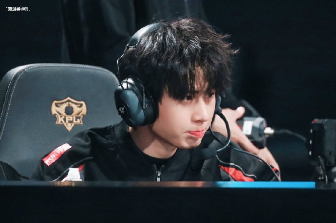 这次蔡徐坤与无畏的破圈联动对双方粉丝群体产生了什么影响？