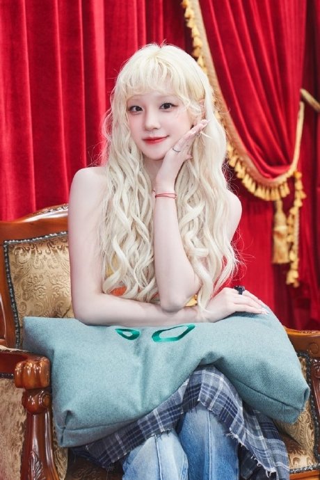 宋雨琦多语言社交能力在她的事业发展中起到了什么作用？