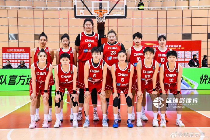 中国女篮与国际联队热身赛的具体赛况和比分细节是怎样的？