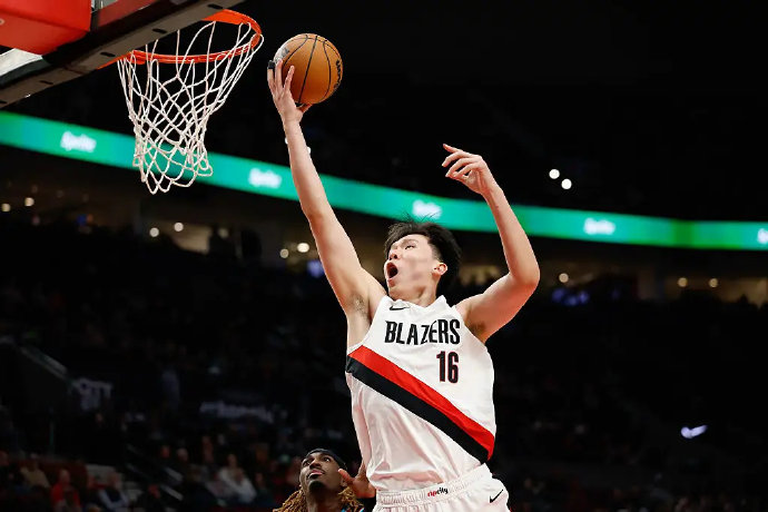 杨瀚森总结NBA前半赛季：摸爬滚打中成长