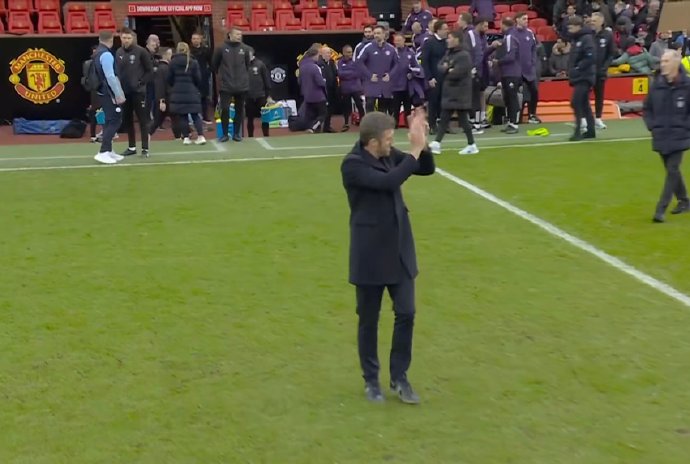 曼联临时主帅卡里克接手后取得四连胜的具体对手和战术是什么？