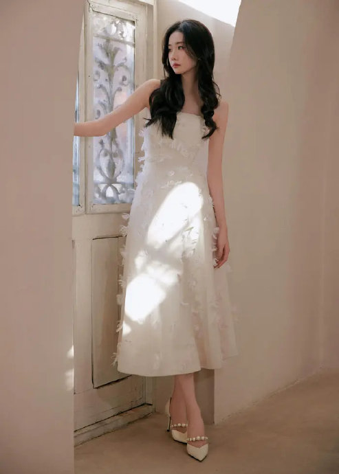 张艺凡在微博之夜佩戴的流苏帽子具体有哪些设计巧思？