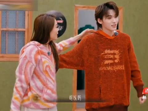 二刷声生不息，让小宋带他祖儿姐一块偷地雷笑死了哈哈哈哈 容祖儿‖宋亚轩