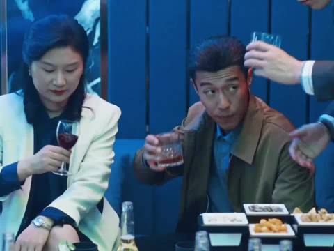 白菊执行任务时刚好抓包正在应酬的白椿，出来报备时还偶遇“相亲对象”