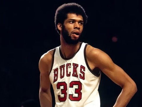 天勾贾巴尔手握6冠，历史中锋排名能够力压4冠的奥尼尔