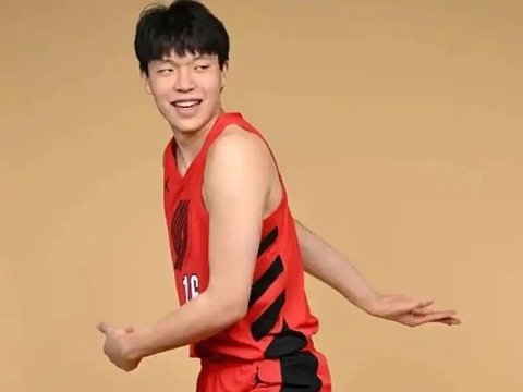 杨瀚森垃圾时间仅得2分！除主动补扣外无球权，篮板球仍是大问题