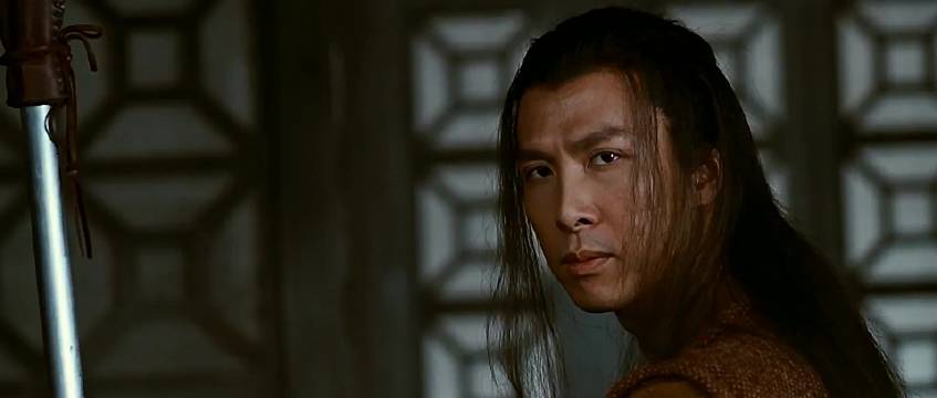 李连杰甄子丹经典打斗片段重现，AI创作热潮中回顾英雄本色