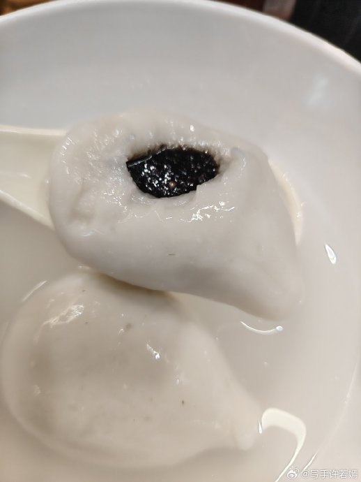 传统手工汤圆和现代速冻汤圆，在味道和情感承载上有什么不同？