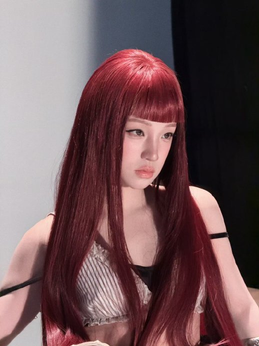 宋雨琦和程潇在Tory Burch秀场的具体造型细节有哪些亮点？