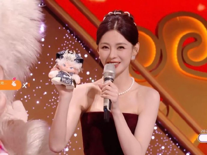 沈梦辰在湖南卫视春晚的主持表现和专业能力具体有哪些进步？