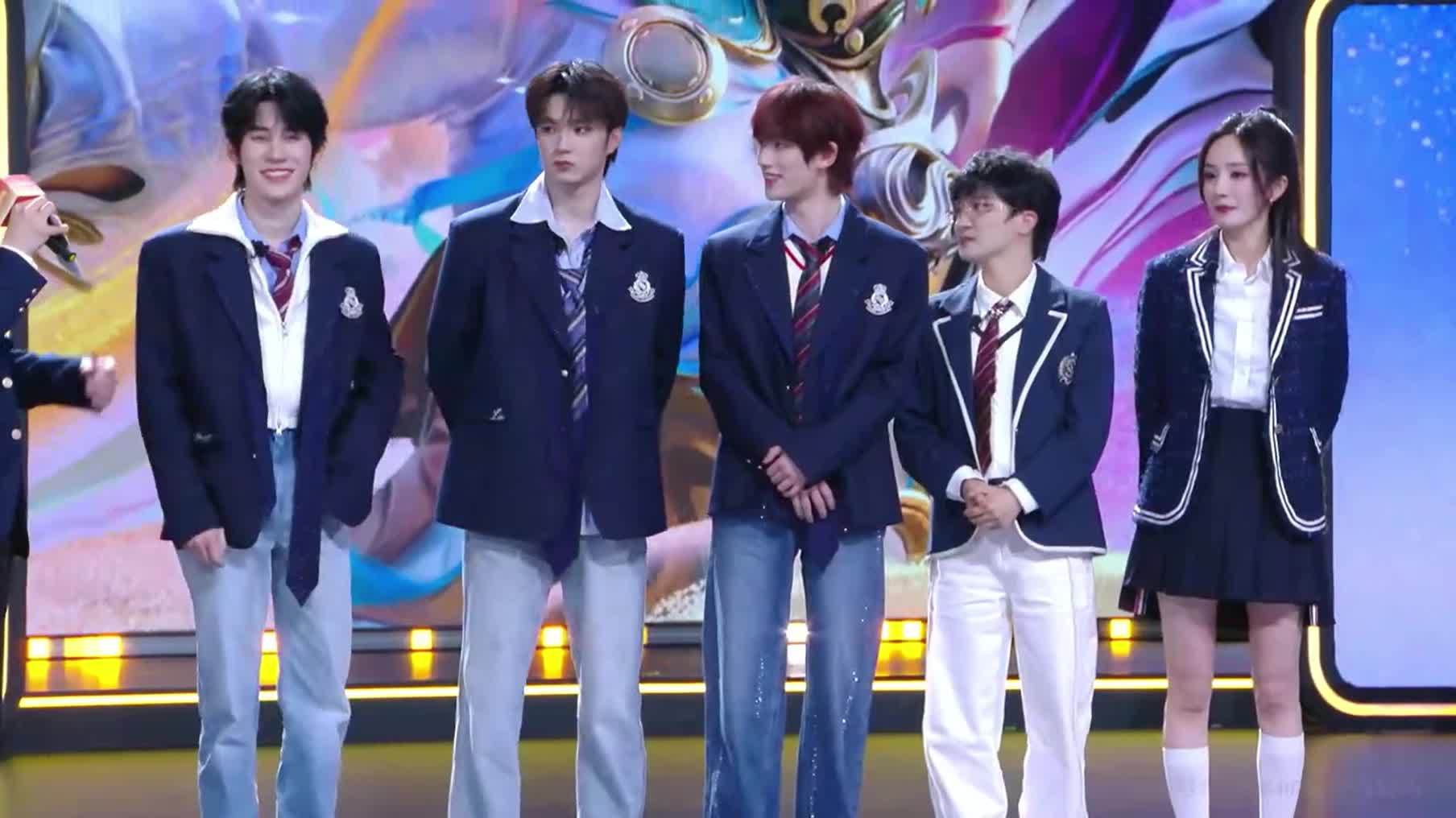 杨幂玩朵莉亚首局告负，笑称灵宝点慢致败