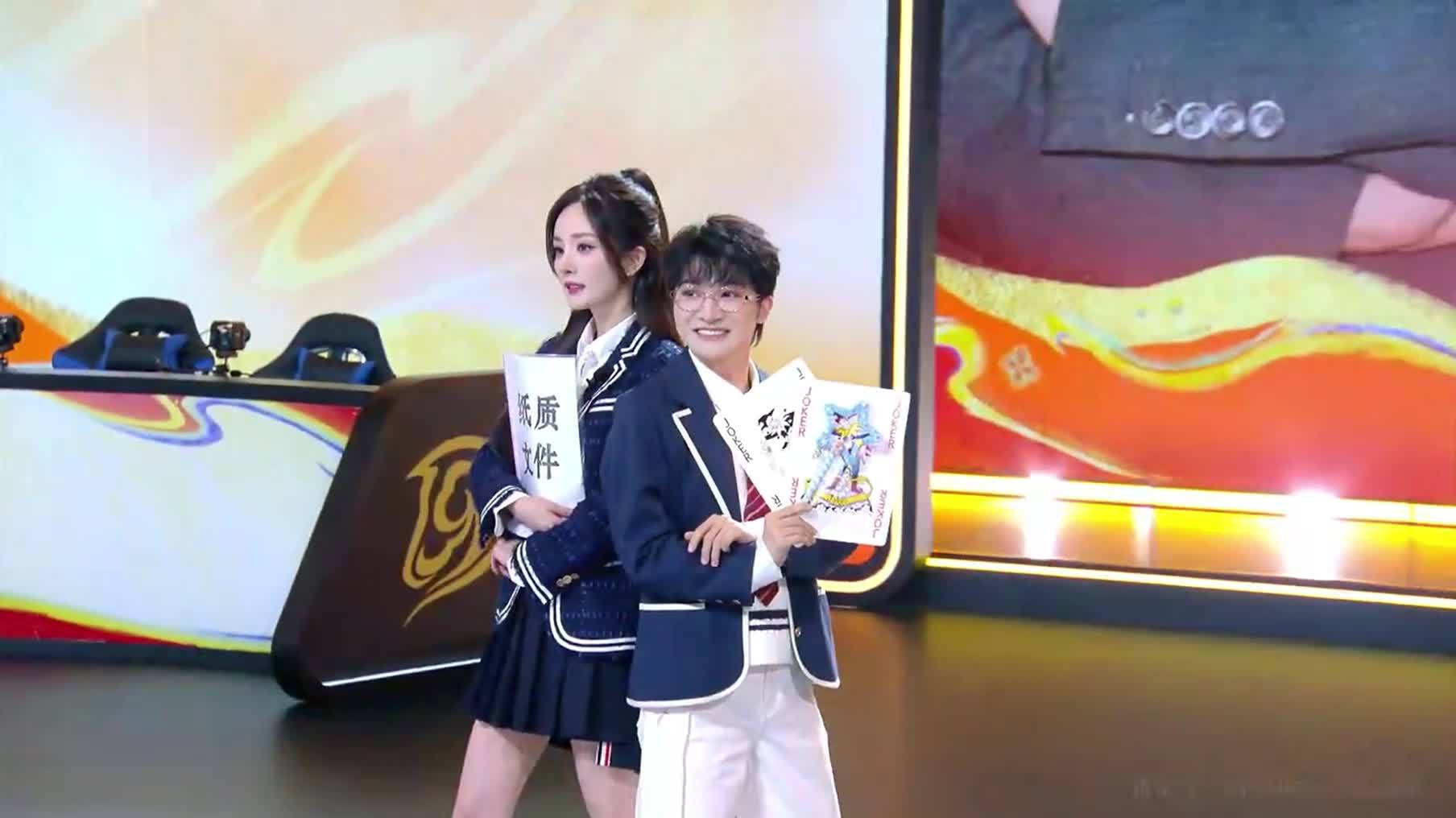 直播杨幂学姐出场，气场太足了吧，美腿好细