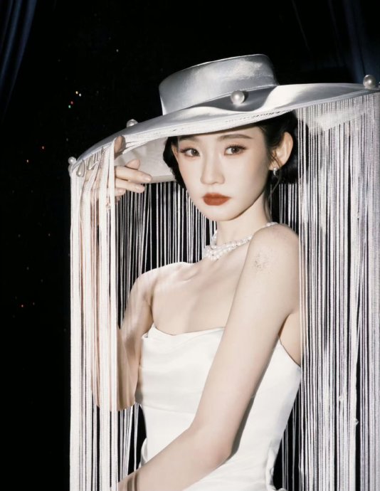 张艺凡的流苏帽造型对时尚产业产生了哪些后续影响？