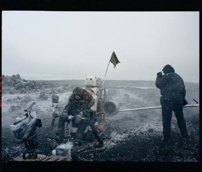 蔡徐坤新歌《Colder》的MV有哪些独特的艺术设计和视觉亮点？