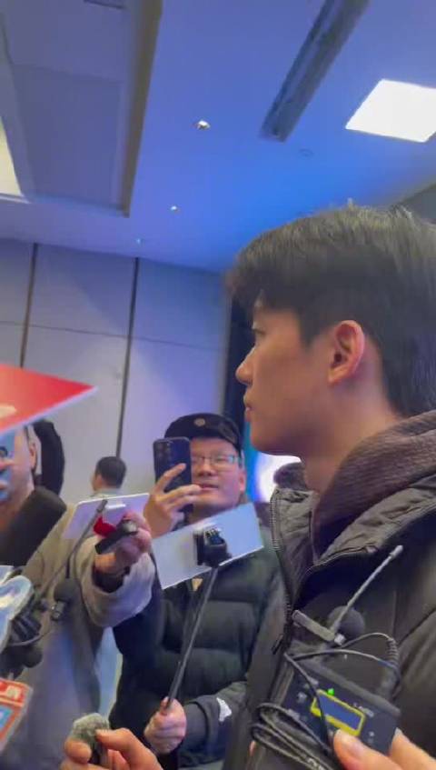 汪顺出席浙江国际时尚体育周送马年祝福