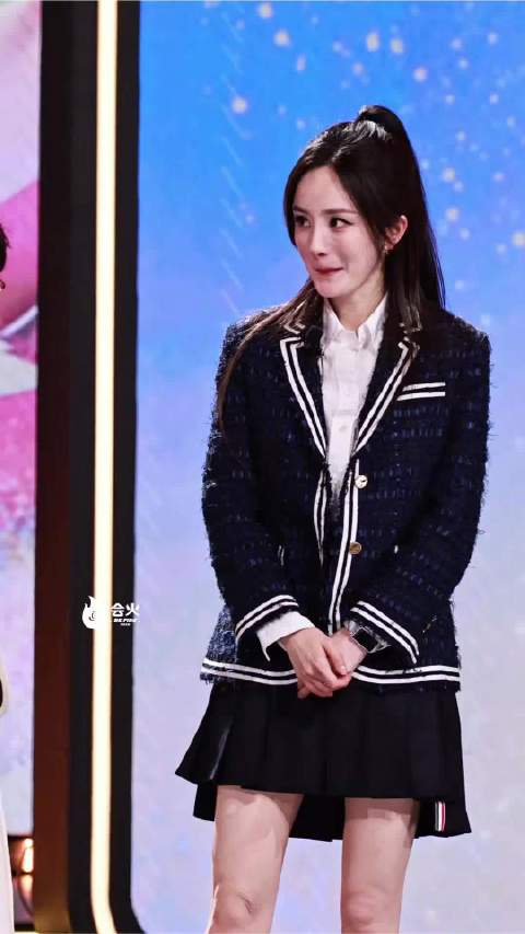 点开一起看这个突然开始憋笑，憋半天感觉要把嘴巴咬破的妈幂，萌的呀