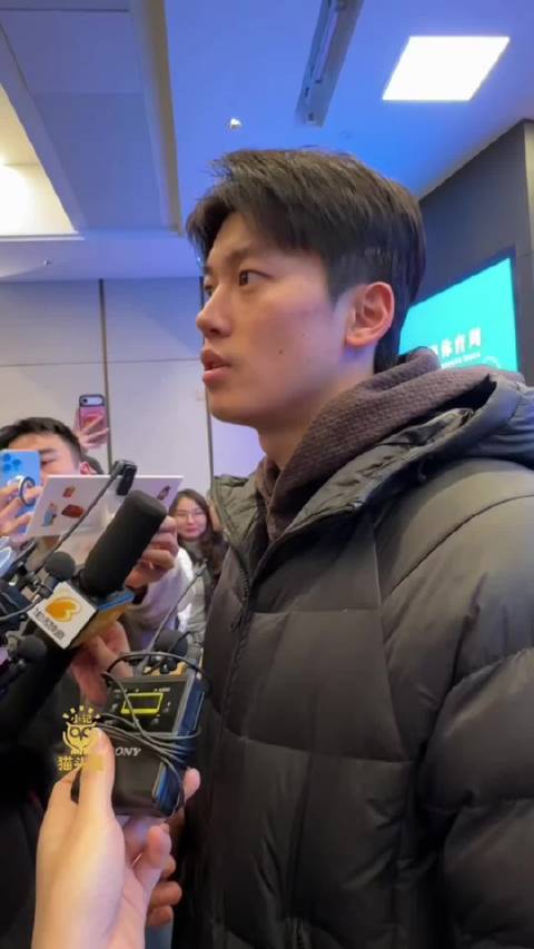 汪顺亮相时尚活动送马年祝福，提醒管理体重