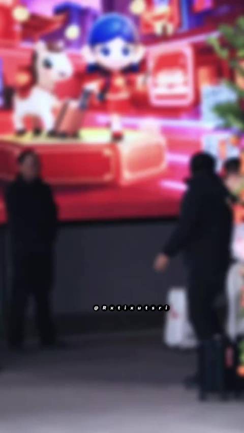 杨幂长沙到达！准备晚上的打游戏了！又可以看到幂姐的中单了嘛