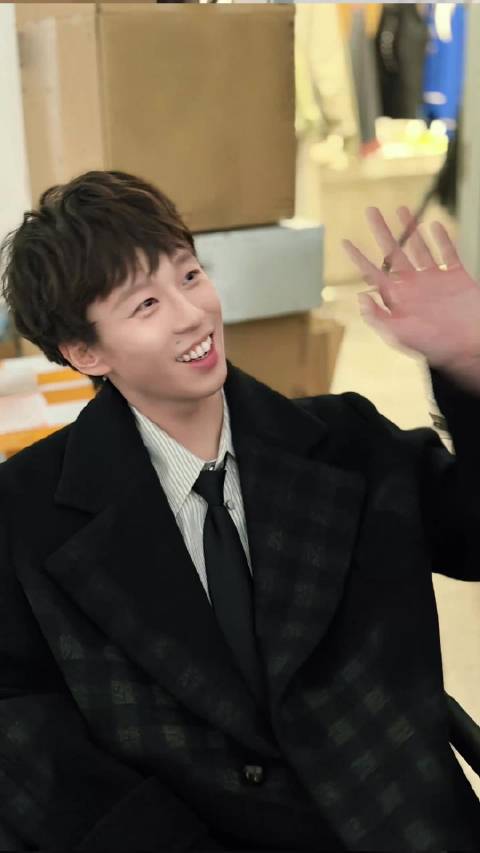 报～这位“平平无奇”的画画小天才@Eric-林高远 又出新作了