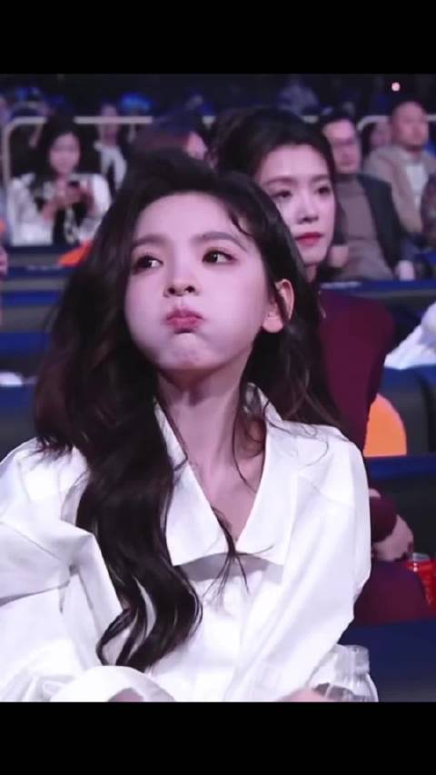 章若楠微博之夜上也太呆萌了吧！好可爱的笨蛋美女既视感