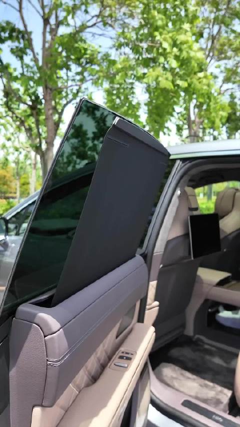 蔚来ET9的车窗窗帘开启方式和收纳方式做的很好