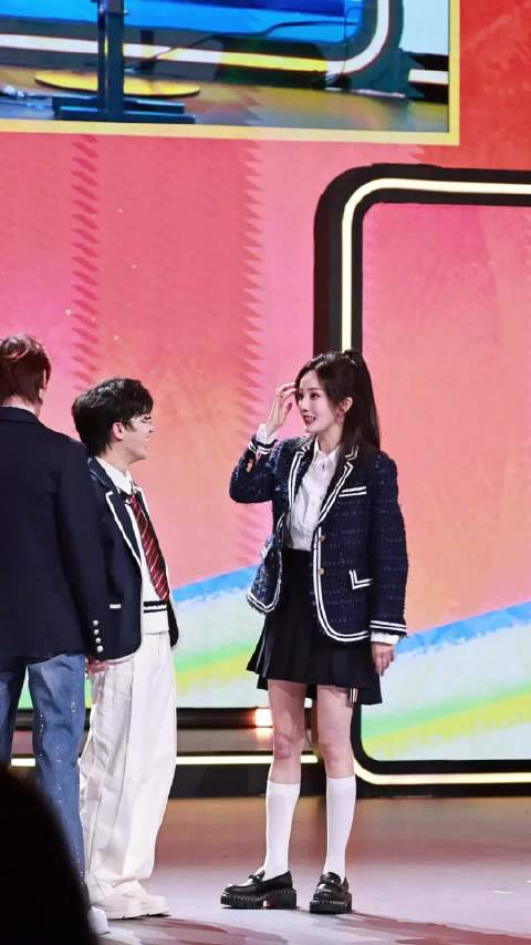 这三个人比完赛太幽默了，没有赢得比赛但是一对视就笑，笑好开心