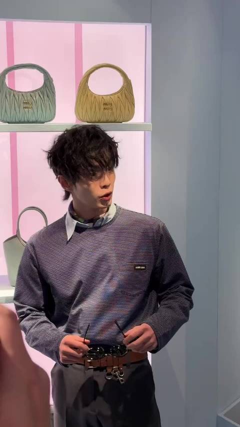 何与今天miumiu线下活动，卷毛男孩，好潮好帅啊