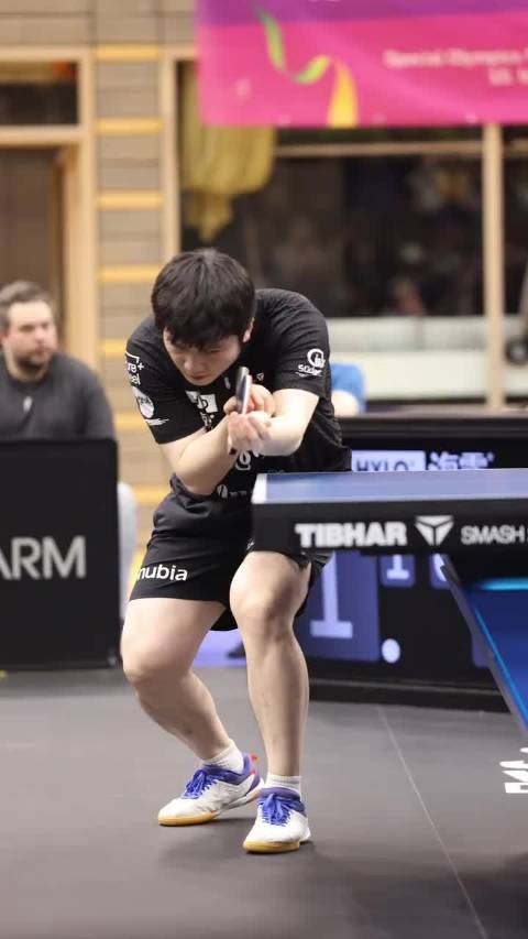 打球小熊 小熊打球，擦汗，再指导指导自己