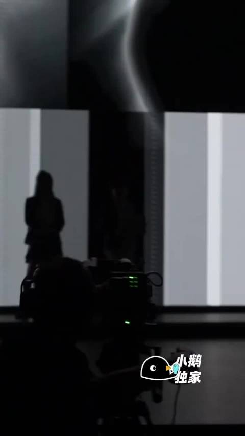 杨幂周深好学院风的出场！