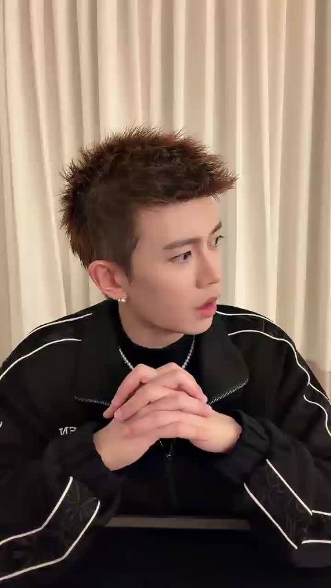 任嘉伦为演何贤每周五六练，收工后跑步半小时贴近角色